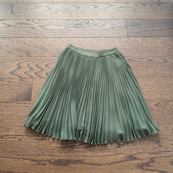Dark Green Hollister Pleaded Skirt - Picture 5 of 5